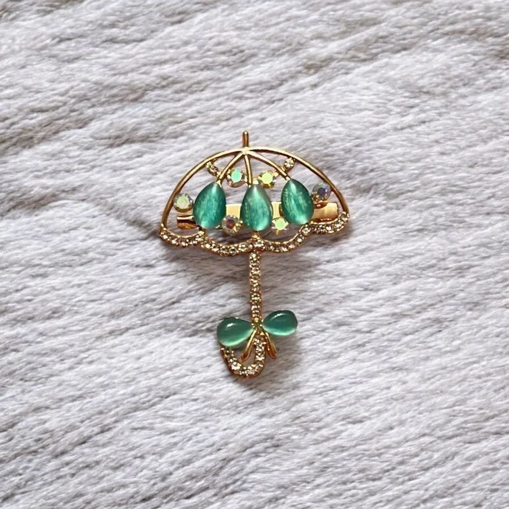 🤯5/$25🤯 Blue Moon Glow Aurora Borealis Rhinestone Gold Tone Unbrella Brooch